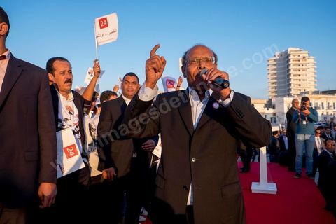 19 décembre 2014 : sur le vieux port de Bizerte, ville au nord de Tunis, meeting populaire de Moncef Marzouki, Président de la République et candidat à sa réelection pour les présidenteilles du 23 novembre. Dans une foule clairsemée d'à peine deux milles personnes, Moncef Marzouki a tenu un discours agressif contre les médias et son principal rival à l'élection Beji Caid Essebsi.
