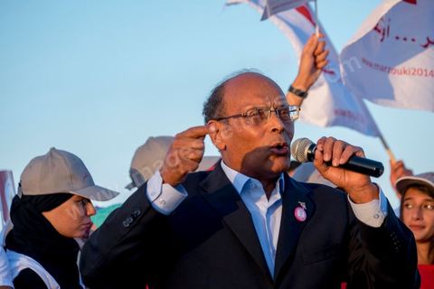 19 décembre 2014 : sur le vieux port de Bizerte, ville au nord de Tunis, meeting populaire de Moncef Marzouki, Président de la République et candidat à sa réelection pour les présidenteilles du 23 novembre. Dans une foule clairsemée d'à peine deux milles personnes, Moncef Marzouki a tenu un discours agressif contre les médias et son principal rival à l'élection Beji Caid Essebsi.