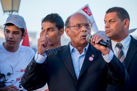 19 décembre 2014 : sur le vieux port de Bizerte, ville au nord de Tunis, meeting populaire de Moncef Marzouki, Président de la République et candidat à sa réelection pour les présidenteilles du 23 novembre. Dans une foule clairsemée d'à peine deux milles personnes, Moncef Marzouki a tenu un discours agressif contre les médias et son principal rival à l'élection Beji Caid Essebsi.