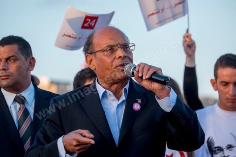 19 décembre 2014 : sur le vieux port de Bizerte, ville au nord de Tunis, meeting populaire de Moncef Marzouki, Président de la République et candidat à sa réelection pour les présidenteilles du 23 novembre. Dans une foule clairsemée d'à peine deux milles personnes, Moncef Marzouki a tenu un discours agressif contre les médias et son principal rival à l'élection Beji Caid Essebsi.