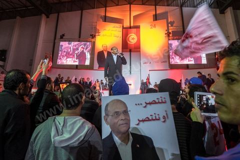 21 novembre 2014 : Meeting de cloture de Moncef Marzouki, président de la république en exercice, à Hammam Lif, le 21 novembre 2014, pour le 1er tour l'élection présidentielle du 23 novembre 2014.