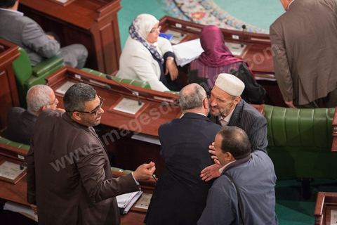 November 20, 2014: Closing session of the National Constituent Assembly to mark the end of its work. Each member of the Assembly signed a handwritten copy of the Constitution. On this occasion, Ben Jâafar delivered a speech in which he reviewed the Constituent National Assembly’s three years of work and praised the contributions not only of the deputies but also of civil society and the journalists who covered the Assembly’s proceedings and participated in its many events. 