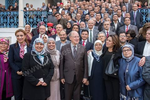 November 20, 2014: Closing session of the National Constituent Assembly to mark the end of its work. Each member of the Assembly signed a handwritten copy of the Constitution. On this occasion, Ben Jâafar delivered a speech in which he reviewed the Constituent National Assembly’s three years of work and praised the contributions not only of the deputies but also of civil society and the journalists who covered the Assembly’s proceedings and participated in its many events. 