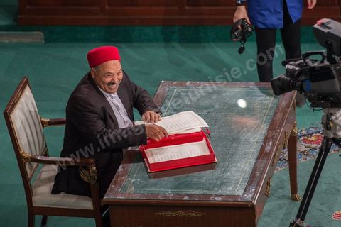 November 20, 2014: Closing session of the National Constituent Assembly to mark the end of its work. Each member of the Assembly signed a handwritten copy of the Constitution. On this occasion, Ben Jâafar delivered a speech in which he reviewed the Constituent National Assembly’s three years of work and praised the contributions not only of the deputies but also of civil society and the journalists who covered the Assembly’s proceedings and participated in its many events. 