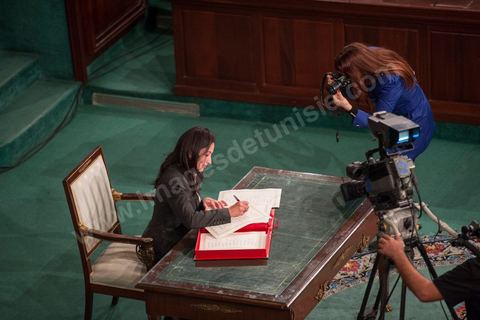 November 20, 2014: Closing session of the National Constituent Assembly to mark the end of its work. Each member of the Assembly signed a handwritten copy of the Constitution. On this occasion, Ben Jâafar delivered a speech in which he reviewed the Constituent National Assembly’s three years of work and praised the contributions not only of the deputies but also of civil society and the journalists who covered the Assembly’s proceedings and participated in its many events. 