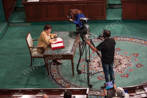 November 20, 2014: Closing session of the National Constituent Assembly to mark the end of its work. Each member of the Assembly signed a handwritten copy of the Constitution. On this occasion, Ben Jâafar delivered a speech in which he reviewed the Constituent National Assembly’s three years of work and praised the contributions not only of the deputies but also of civil society and the journalists who covered the Assembly’s proceedings and participated in its many events. 