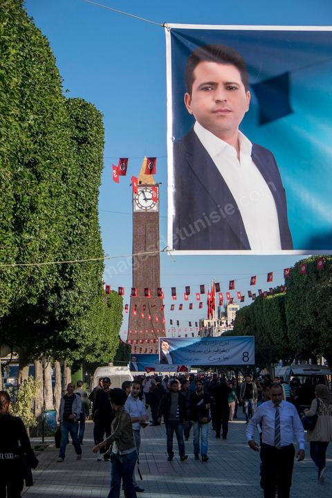 21 novembre 2014 : pour le dernier jour de la campagne pour les élections présidentielles, Slim Riahi, homme d'affire, propriétaire d'un des deux clubs de foot de Tunis, investit l'avenue Bourguiba à Tunis. Espérant plus de 10 000 militants, seuls un peu plus de deux milles sont venus écouetr le rappeur populaire Kafon et le discours de leur leader Slim Riahi.