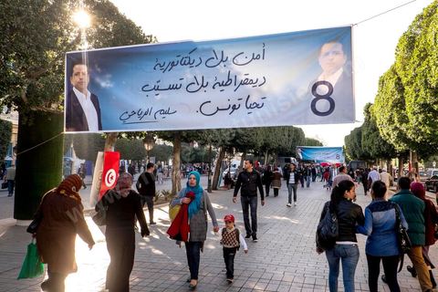 21 novembre 2014 : pour le dernier jour de la campagne pour les élections présidentielles, Slim Riahi, homme d'affire, propriétaire d'un des deux clubs de foot de Tunis, investit l'avenue Bourguiba à Tunis. Espérant plus de 10 000 militants, seuls un peu plus de deux milles sont venus écouetr le rappeur populaire Kafon et le discours de leur leader Slim Riahi.