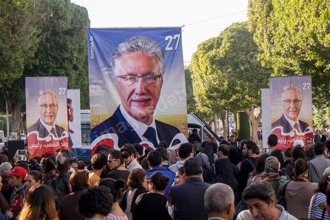 21 novembre 2014 : pour le dernier jour de la campagne pour les élections présidentielles, Slim Riahi, homme d'affire, propriétaire d'un des deux clubs de foot de Tunis, investit l'avenue Bourguiba à Tunis. Espérant plus de 10 000 militants, seuls un peu plus de deux milles sont venus écouetr le rappeur populaire Kafon et le discours de leur leader Slim Riahi.