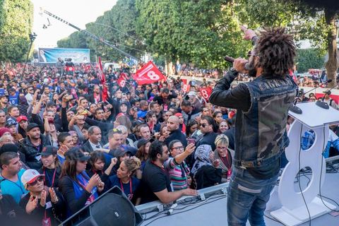 21 novembre 2014 : pour le dernier jour de la campagne pour les élections présidentielles, Slim Riahi, homme d'affire, propriétaire d'un des deux clubs de foot de Tunis, investit l'avenue Bourguiba à Tunis. Espérant plus de 10 000 militants, seuls un peu plus de deux milles sont venus écouetr le rappeur populaire Kafon et le discours de leur leader Slim Riahi.