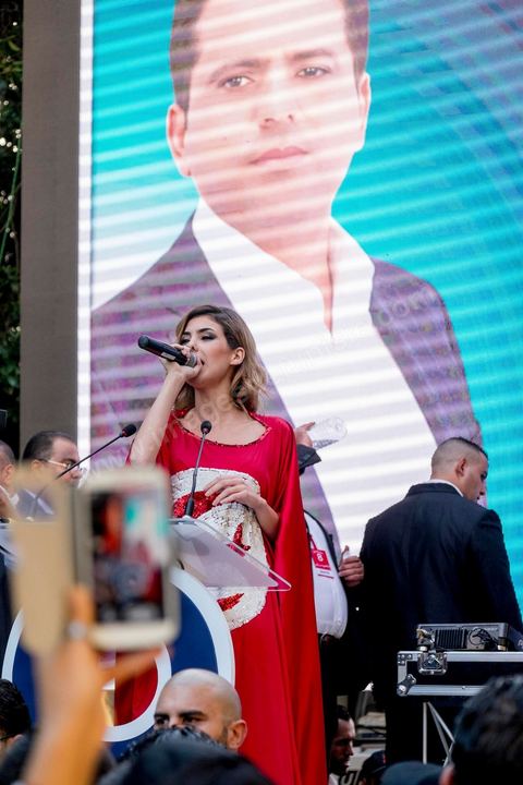 21 novembre 2014 : pour le dernier jour de la campagne pour les élections présidentielles, Slim Riahi, homme d'affire, propriétaire d'un des deux clubs de foot de Tunis, investit l'avenue Bourguiba à Tunis. Espérant plus de 10 000 militants, seuls un peu plus de deux milles sont venus écouetr le rappeur populaire Kafon et le discours de leur leader Slim Riahi.