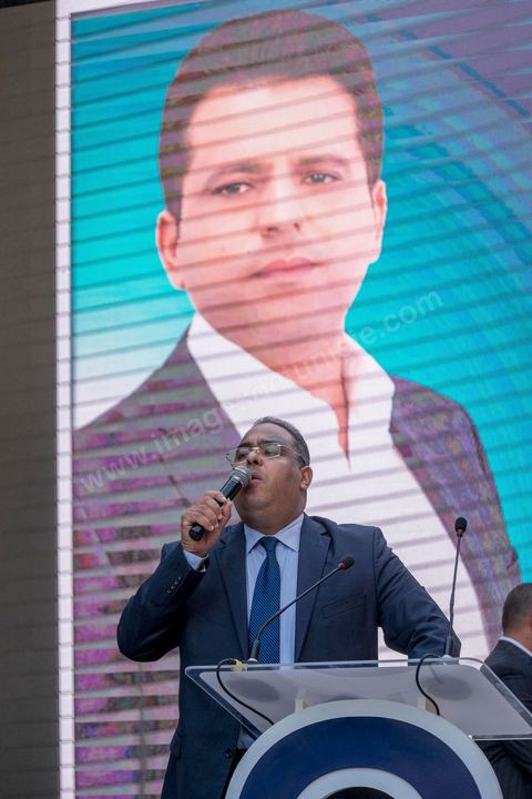 21 novembre 2014 : pour le dernier jour de la campagne pour les élections présidentielles, Slim Riahi, homme d'affire, propriétaire d'un des deux clubs de foot de Tunis, investit l'avenue Bourguiba à Tunis. Espérant plus de 10 000 militants, seuls un peu plus de deux milles sont venus écouetr le rappeur populaire Kafon et le discours de leur leader Slim Riahi.