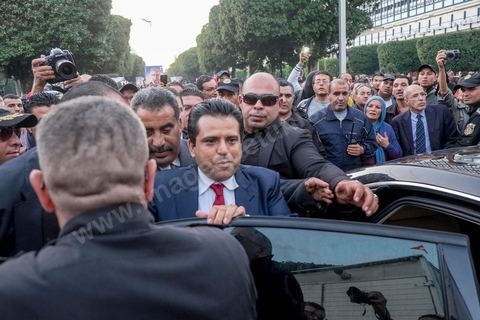 21 novembre 2014 : pour le dernier jour de la campagne pour les élections présidentielles, Slim Riahi, homme d'affire, propriétaire d'un des deux clubs de foot de Tunis, investit l'avenue Bourguiba à Tunis. Espérant plus de 10 000 militants, seuls un peu plus de deux milles sont venus écouetr le rappeur populaire Kafon et le discours de leur leader Slim Riahi.