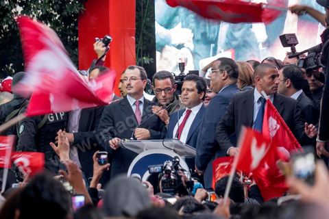 21 novembre 2014 : pour le dernier jour de la campagne pour les élections présidentielles, Slim Riahi, homme d'affire, propriétaire d'un des deux clubs de foot de Tunis, investit l'avenue Bourguiba à Tunis. Espérant plus de 10 000 militants, seuls un peu plus de deux milles sont venus écouetr le rappeur populaire Kafon et le discours de leur leader Slim Riahi.