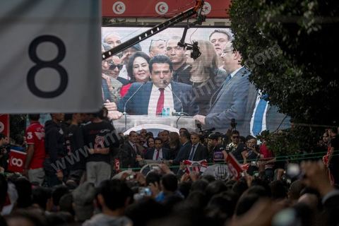 21 novembre 2014 : pour le dernier jour de la campagne pour les élections présidentielles, Slim Riahi, homme d'affire, propriétaire d'un des deux clubs de foot de Tunis, investit l'avenue Bourguiba à Tunis. Espérant plus de 10 000 militants, seuls un peu plus de deux milles sont venus écouetr le rappeur populaire Kafon et le discours de leur leader Slim Riahi.