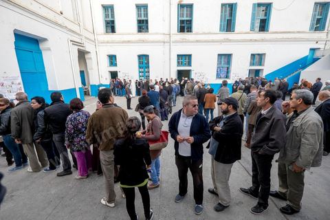 23 novembre 2014 : au centre ville de Tunis ouverture des bureaux de vote à 8h, l'affleunce traditionnelle du matin ne dure que peu, à 11h la participation est de 11,85%. Jour vote pour les élections présidentielles, les premières depuis la révolution de 2011.