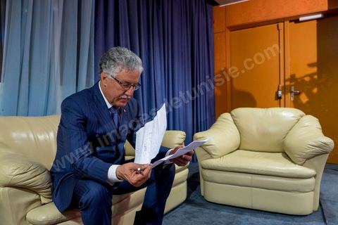 23 novembre 2014 : 4h après la fermeture des bureaux de vote, Hamma Hammami, candidat à la présidentielle pour le Front Populaire a prononcé un discours dans lequel il a remercié tous ceux qui ont participé à faire réussir sa campagne électorale qu'il qualifie de 'réussie et belle'. En terminant 3ème Hammami confirme son role d'outsider dan sle jeu politique tunisien. Il a conclu son discours par une déclaration d'amour aux Tunisiens ' Je vous aimais, je vous aime et je vous aimerai'. 