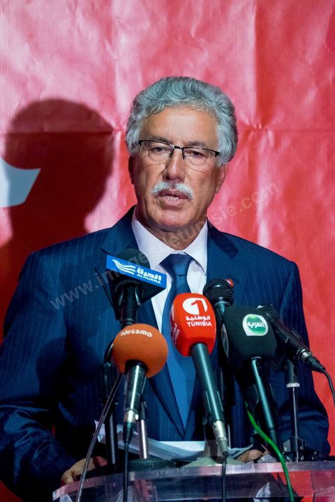 23 novembre 2014 : 4h après la fermeture des bureaux de vote, Hamma Hammami, candidat à la présidentielle pour le Front Populaire a prononcé un discours dans lequel il a remercié tous ceux qui ont participé à faire réussir sa campagne électorale qu'il qualifie de 'réussie et belle'. En terminant 3ème Hammami confirme son role d'outsider dan sle jeu politique tunisien. Il a conclu son discours par une déclaration d'amour aux Tunisiens ' Je vous aimais, je vous aime et je vous aimerai'. 