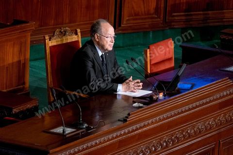 2 décembre 2014 : "Nous ouvrons avec la bénédiction de Dieu cette première séance de l'Assemblée des représentants du peuple et j'appelle à sa présidence Ali Ben Salem", président de droit de la première séance en tant que doyen du Parlement, a dit M. Ben Jaafar avant de céder sa place au perchoir. A la 1ère réunion des 217 membres de l'Assemblée des représentants du peuple (ARP) élus le 26 octobre, un scrutin remporté par le parti Nidaa Tounès (86 élus) devant les islamistes d'Ennahda (69 députés), majoritaires jusqu'alors. Cette première réunion est présidée par le militant historique Ali Ben Salem, à titre de doyen des députés de cette nouvelle assemblée