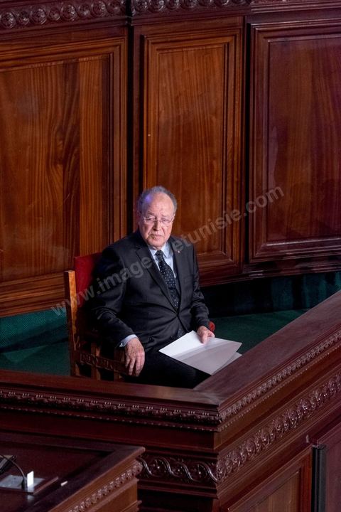 2 décembre 2014 : Mustapha Ben Jaafar, Président sortant de l'ANC, lors de la 1ère réunion des 217 membres de l'Assemblée des représentants du peuple (ARP) élus le 26 octobre, un scrutin remporté par le parti Nidaa Tounès (86 élus) devant les islamistes d'Ennahda (69 députés), majoritaires jusqu'alors. Cette première réunion est présidée par le militant historique Ali Ben Salem, à titre de doyen des députés de cette nouvelle assemblée