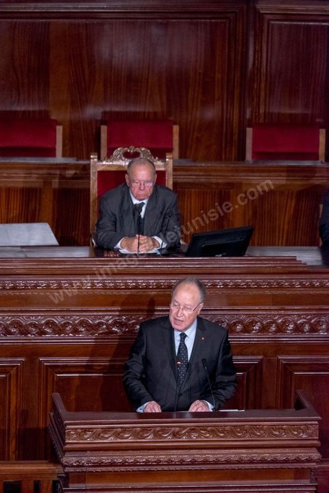 2 décembre 2014 : Mustapha Ben Jaafar, Président sortant de l'ANC, lors de la 1ère réunion des 217 membres de l'Assemblée des représentants du peuple (ARP) élus le 26 octobre, un scrutin remporté par le parti Nidaa Tounès (86 élus) devant les islamistes d'Ennahda (69 députés), majoritaires jusqu'alors. Cette première réunion est présidée par le militant historique Ali Ben Salem, à titre de doyen des députés de cette nouvelle assemblée