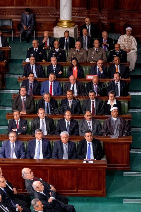 December 2, 2014: Mehdi Jomaa’s entire cabinet attended the first meeting of the 217 members of the Assembly of the Representatives of the People (ARP) elected on October 26, an election won by the Nidaa Tounès party (86 seats) ahead of the Islamist Ennahda party (69 seats), which had held the majority until then. This first meeting was presided over by longtime activist Ali Ben Salem, in his capacity as the senior-most member of the new assembly.