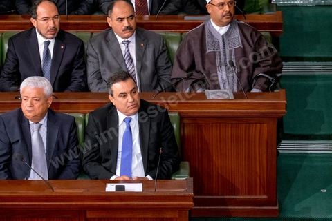 December 2, 2014: Mehdi Jomaa’s entire cabinet attended the first meeting of the 217 members of the Assembly of the Representatives of the People (ARP) elected on October 26, an election won by the Nidaa Tounès party (86 seats) ahead of the Islamist Ennahda party (69 seats), which had held the majority until then. This first meeting was presided over by longtime activist Ali Ben Salem, in his capacity as the senior-most member of the new assembly.