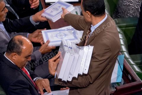 December 2, 2014: Distribution of copies of the Quran for the swearing-in ceremony of members of parliament. First meeting of the 217 members of the Assembly of the Representatives of the People (ARP) elected on October 26, an election won by the Nidaa Tounès party (86 seats) ahead of the Islamist Ennahda party (69 seats), which had held a majority until then. This first meeting was presided over by longtime activist Ali Ben Salem, in his capacity as the senior-most member of this new assembly.