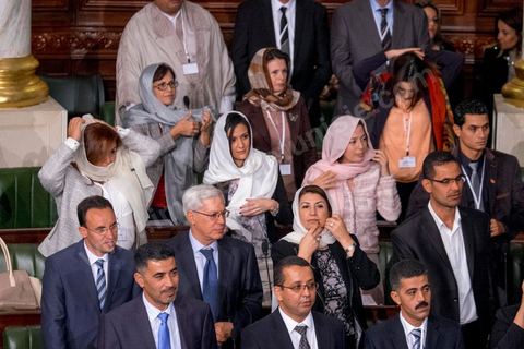 December 2, 2014: The 217 new members of parliament took the oath of office on the Quran during the first meeting of the 217 members of the Assembly of the Representatives of the People (ARP) elected on October 26, an election won by the Nidaa Tounès party (86 seats) ahead of the Islamist Ennahda party (69 seats), which had held the majority until then. This first meeting was presided over by longtime activist Ali Ben Salem, in his capacity as the senior-most member of this new assembly