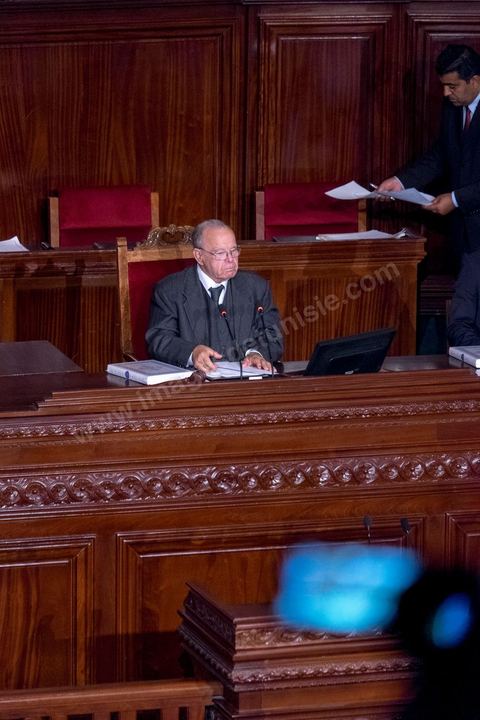 2 décembre 2014 : 1ère réunion des 217 membres de l'Assemblée des représentants du peuple (ARP) élus le 26 octobre, un scrutin remporté par le parti Nidaa Tounès (86 élus) devant les islamistes d'Ennahda (69 députés), majoritaires jusqu'alors. Cette première réunion est présidée par le militant historique Ali Ben Salem, à titre de doyen des députés de cette nouvelle assemblée