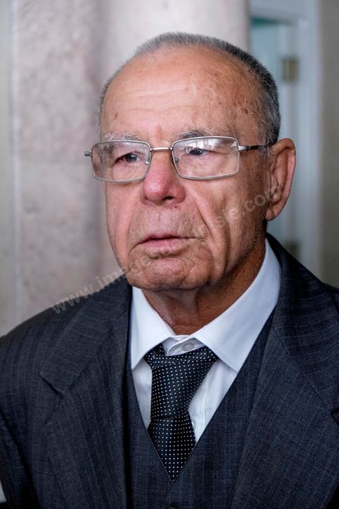 December 2, 2014: Visibly moved, Mr. Ali Ben Salem wiped away a few tears as he was applauded by the members of parliament and an audience of guests. This was the first meeting of the 217 members of the Assembly of the Representatives of the People (ARP) elected on October 26, an election won by the Nidaa Tounès party (86 seats) ahead of the Islamist Ennahda party (69 seats), which had held the majority until then. This first meeting was presided over by longtime activist Ali Ben Salem, in his capacity as the senior-most member of this new assembly.