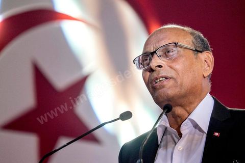 14 décembre 2014 : grand meeting de Moncef Marzouki qui fait salle comble à la coupole de Tunis à une semaine du 2d tour des élections présidentielles. Moncef Marzouki, a appelé ses partisans, « à ne pas tomber dans le piège des insultes et à ne pas dire du mal de son rival Béji Caid Essebsi », tout en affirmant «nous avons le droit de juger cet homme pour son passé et pour son rôle destructeur au cours de la phase transitoire…, mais notre combat est celui des valeurs et l’éthique».Le président sortant et candidat au second tour de la présidentielle a tenu dimanche un meeting au palais des sports d’El Menzah. Ses partisans venus des différentes régions du pays ont scandé des slogans hostiles à son rival Béji Caid Essebsi et à son parti Nidaa Tounes.