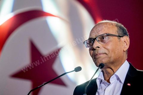 14 décembre 2014 : grand meeting de Moncef Marzouki qui fait salle comble à la coupole de Tunis à une semaine du 2d tour des élections présidentielles. Moncef Marzouki, a appelé ses partisans, « à ne pas tomber dans le piège des insultes et à ne pas dire du mal de son rival Béji Caid Essebsi », tout en affirmant «nous avons le droit de juger cet homme pour son passé et pour son rôle destructeur au cours de la phase transitoire…, mais notre combat est celui des valeurs et l’éthique».Le président sortant et candidat au second tour de la présidentielle a tenu dimanche un meeting au palais des sports d’El Menzah. Ses partisans venus des différentes régions du pays ont scandé des slogans hostiles à son rival Béji Caid Essebsi et à son parti Nidaa Tounes.
