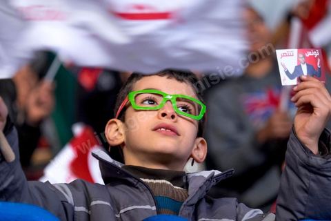14 décembre 2014 : grand meeting de Moncef Marzouki qui fait salle comble à la coupole de Tunis à une semaine du 2d tour des élections présidentielles. Moncef Marzouki, a appelé ses partisans, « à ne pas tomber dans le piège des insultes et à ne pas dire du mal de son rival Béji Caid Essebsi », tout en affirmant «nous avons le droit de juger cet homme pour son passé et pour son rôle destructeur au cours de la phase transitoire…, mais notre combat est celui des valeurs et l’éthique».Le président sortant et candidat au second tour de la présidentielle a tenu dimanche un meeting au palais des sports d’El Menzah. Ses partisans venus des différentes régions du pays ont scandé des slogans hostiles à son rival Béji Caid Essebsi et à son parti Nidaa Tounes.