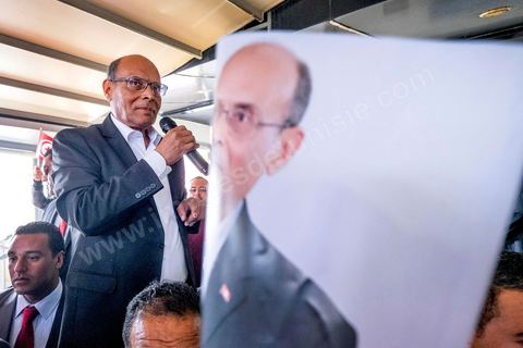 15 décembre 2014 : dans le cadre de la campagne électorale pour le second tour des élections présidentielles, Moncef Marzouki, Président en fonction, continue son tour des régions et des quartiers populaires. Ce matin visite rapide dans la quartier de Kabaria dans la banlieue sud de Tunis. 