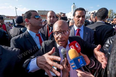 15 décembre 2014 : dans le cadre de la campagne électorale pour le second tour des élections présidentielles, Moncef Marzouki, Président en fonction, continue son tour des régions et des quartiers populaires. Ce matin visite rapide dans la quartier de Kabaria dans la banlieue sud de Tunis. 