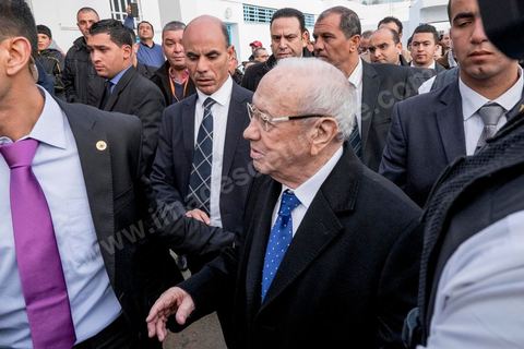 21 décembre 2014 : après une nuit de tensions et rumeurs sécuritaires, Béji Caid Essebsi arrive sous très haute sécurité dans son bureau de vote de la Soukra, banlieue nord de Tunis. Jour de vote pour le second tour des élections présidentielles opposant Beji Caid Essebsi, favori,  au président sortant Moncef Marzouki.