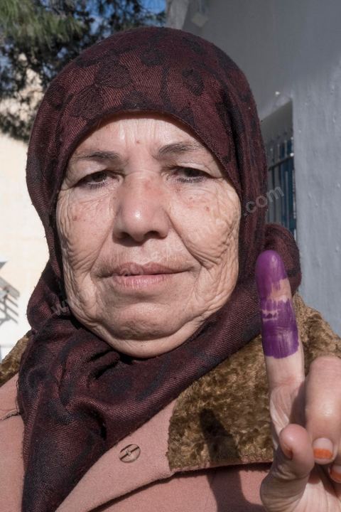 21 décembre 2014 : jour de vote pour le second tour des élections présidentielles opposant Beji Caid Essebsi, favori,  au président sortant Moncef Marzouki.