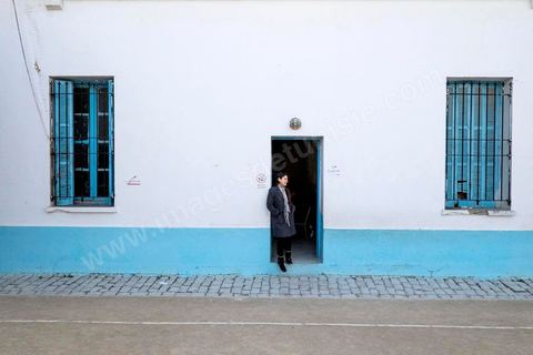 21 décembre 2014 : Une matinée bien calme devant les bureaux de vote qui habituellement connaissent une affluence matinale. jour de vote pour le second tour des élections présidentielles opposant Beji Caid Essebsi, favori,  au président sortant Moncef Marzouki.