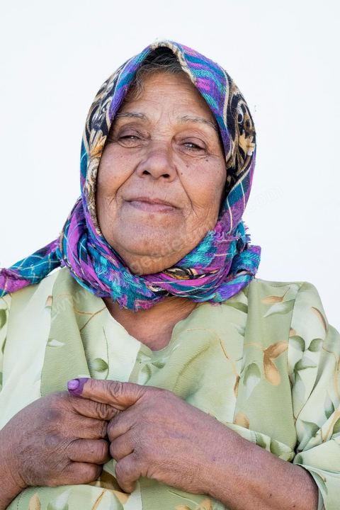 21 décembre 2014 : En campagne, les hesitations des premiers scrutins sont passé et les habitants viennent maintenant voter plus aisement. jour de vote pour le second tour des élections présidentielles opposant Beji Caid Essebsi, favori,  au président sortant Moncef Marzouki.