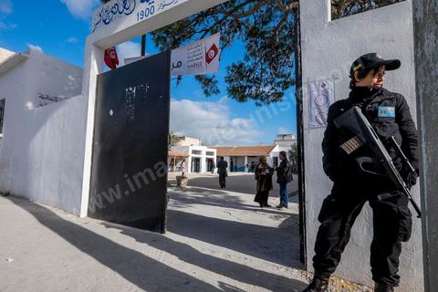 21 décembre 2014 : Après trois mois de campagen et d'élections, la tension sécuritaire s"est accentuée d'ou un lourd dispositif sécuritaire. jour de vote pour le second tour des élections présidentielles opposant Beji Caid Essebsi, favori,  au président sortant Moncef Marzouki.