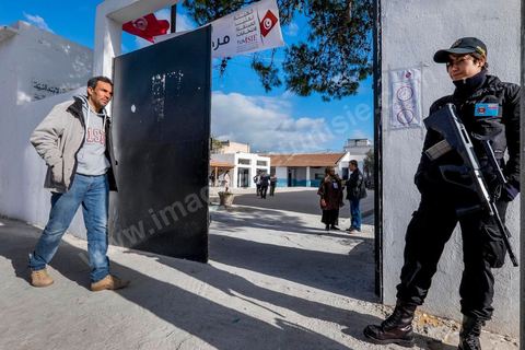 21 décembre 2014 : Après trois mois de campagen et d'élections, la tension sécuritaire s"est accentuée d'ou un lourd dispositif sécuritaire. jour de vote pour le second tour des élections présidentielles opposant Beji Caid Essebsi, favori,  au président sortant Moncef Marzouki.