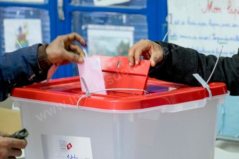 21 décembre 2014 : jour de vote pour le second tour des élections présidentielles opposant Beji Caid Essebsi, favori,  au président sortant Moncef Marzouki.
