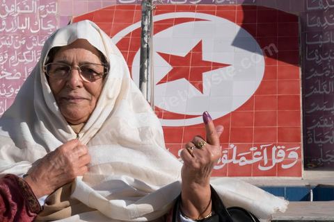 21 décembre 2014 : jour de vote pour le second tour des élections présidentielles opposant Beji Caid Essebsi, favori,  au président sortant Moncef Marzouki.