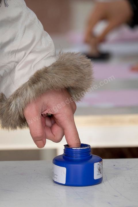 21 décembre 2014 : jour de vote pour le second tour des élections présidentielles opposant Beji Caid Essebsi, favori,  au président sortant Moncef Marzouki.