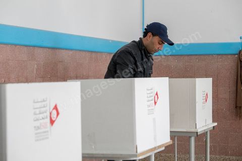 21 décembre 2014 : la jeunesse reste très impliquée dans le scrutin. jour de vote pour le second tour des élections présidentielles opposant Beji Caid Essebsi, favori,  au président sortant Moncef Marzouki.