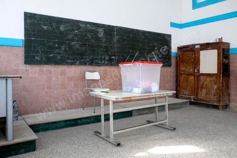 21 décembre 2014 : Une matinée bien calme dans les bureaus de vote qui habituellement connaissent une affluence matinale. jour de vote pour le second tour des élections présidentielles opposant Beji Caid Essebsi, favori,  au président sortant Moncef Marzouki.
