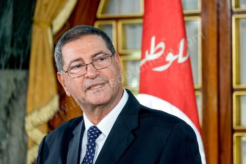 5 janvier 2015 : le Président de la République Béji Caïd Essebsi reçoit, au palais de Carthage, Habib Essid qu'il vient de nommer Premier Ministre qui est chargé de former le nouveau gouvernement. Nidaa Tounes a donc choisi Habib Essid, un « non-partisan », en dehors du parti, âgé de 66 ans, de Sousse,  qui a servi sous le régime de Ben Ali et a été nommé ministre de l’Intérieur par l’ex-président de la République intérimaire, Foued Mebazaa, en mars 2011, puis conseiller sécuritaire en janvier 2012 sous le gouvernement Jebali, d’Ennahdha. 