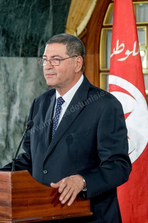 5 janvier 2015 : le Président de la République Béji Caïd Essebsi reçoit, au palais de Carthage, Habib Essid qu'il vient de nommer Premier Ministre qui est chargé de former le nouveau gouvernement. Nidaa Tounes a donc choisi Habib Essid, un « non-partisan », en dehors du parti, âgé de 66 ans, de Sousse,  qui a servi sous le régime de Ben Ali et a été nommé ministre de l’Intérieur par l’ex-président de la République intérimaire, Foued Mebazaa, en mars 2011, puis conseiller sécuritaire en janvier 2012 sous le gouvernement Jebali, d’Ennahdha. 