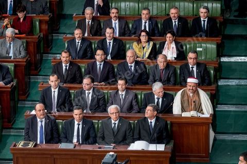 4 février 2015 : les principaux ministres du nouveau gouvernement de Habib Essid (1er rang à droite). Présentation du nouveau gouvernement de Habib Essid et discours de politique générale du nouveau Premier Ministre Habib Essid avant le vote de confiance au gouvernement à l'assemblée des Représentants du Peuple.